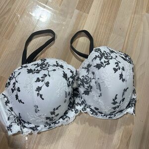 Victoria's Secret bra lace  Black and White Floral Bra 36 DD